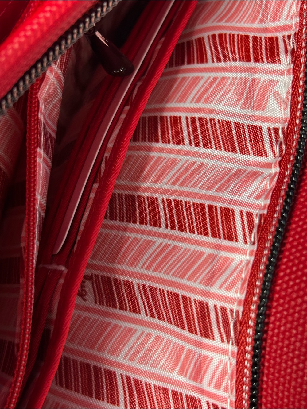 lug Red Quilted Shoulder Bag Approx 12 x 9 x 6 - Picture 12 of 17